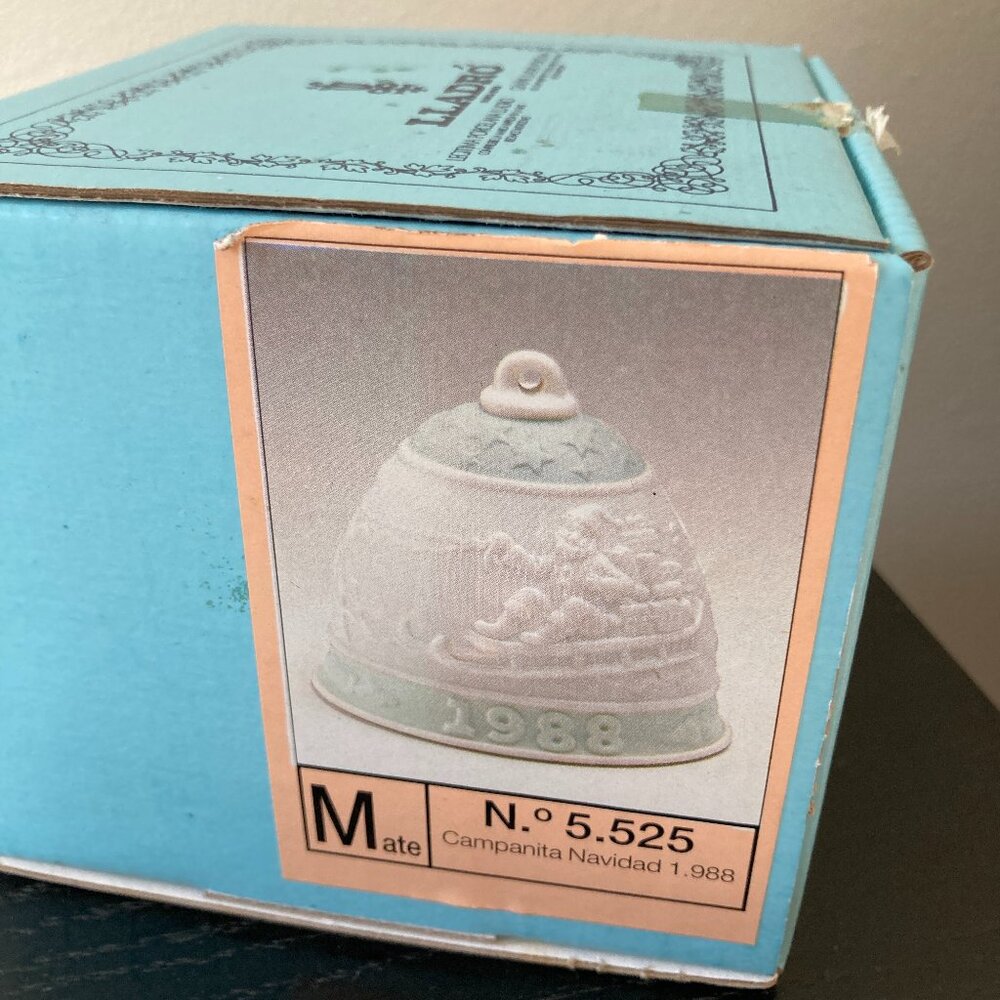 Lladro Porcelain Christmas ornament bell 1988. Santa in sleigh.  Excellent!